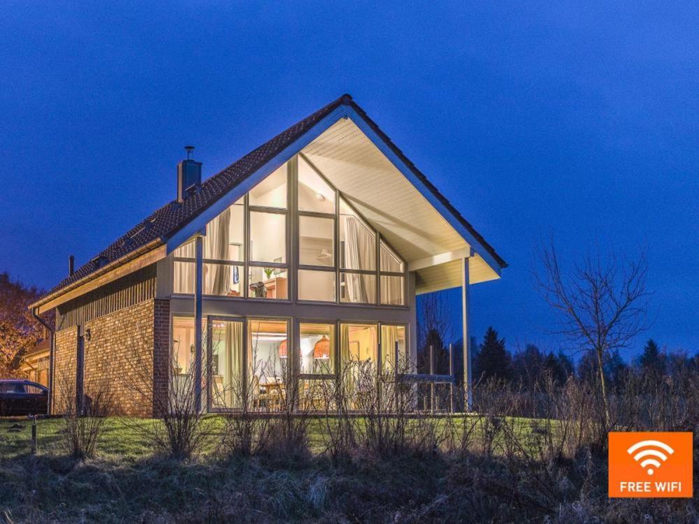 W7 - sehr schönes Ferienhaus mit toller Lage und super Aussicht in Röbel an der Müritz Exterior foto