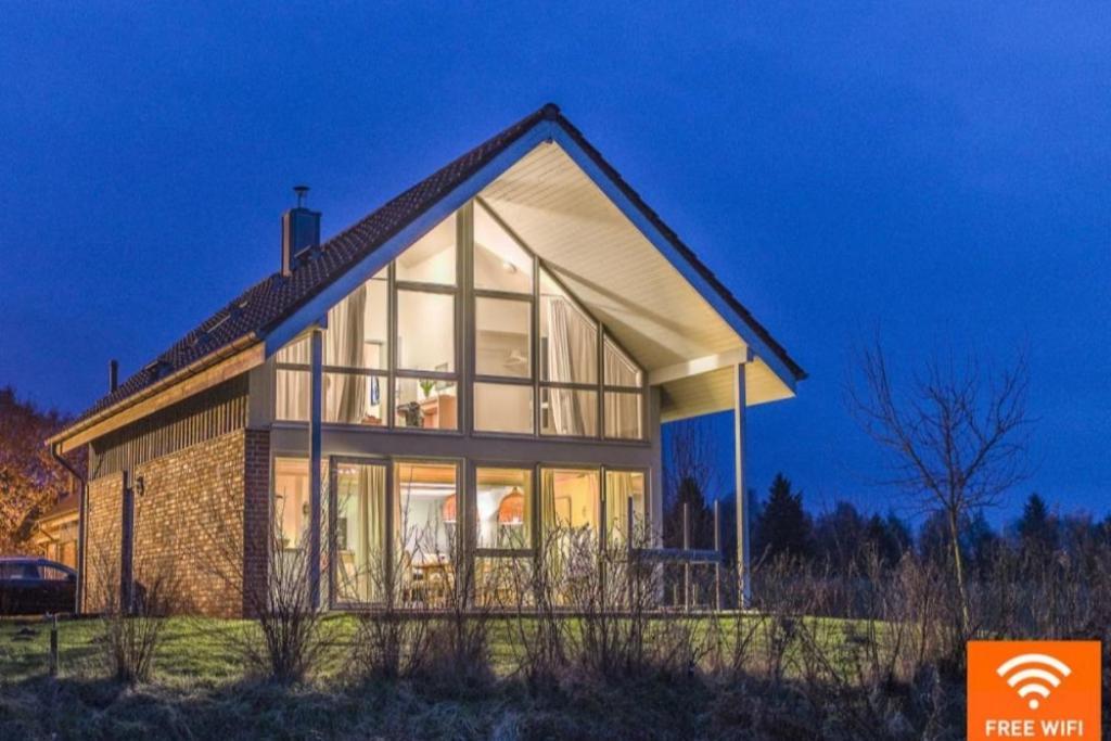 W7 - sehr schönes Ferienhaus mit toller Lage und super Aussicht in Röbel an der Müritz Exterior foto